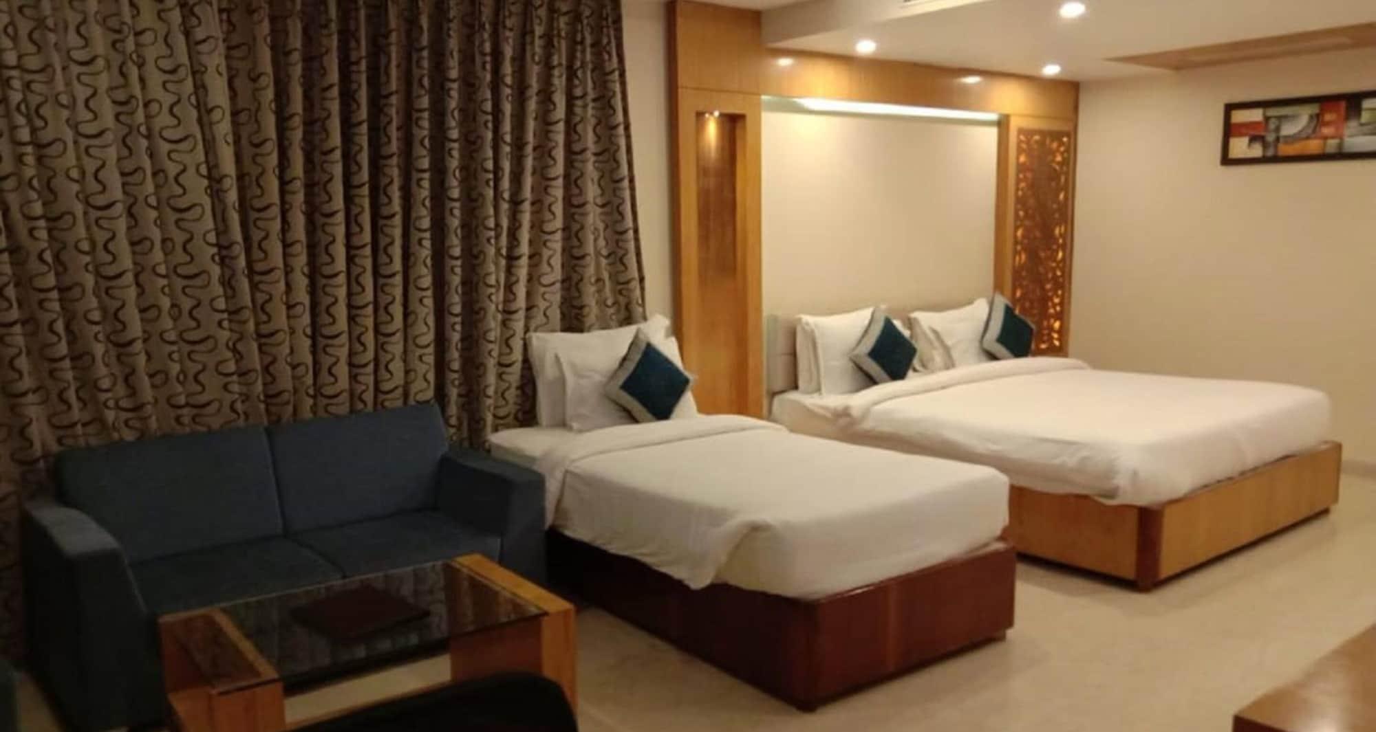 Hotel Tridev Varanasi Exterior foto