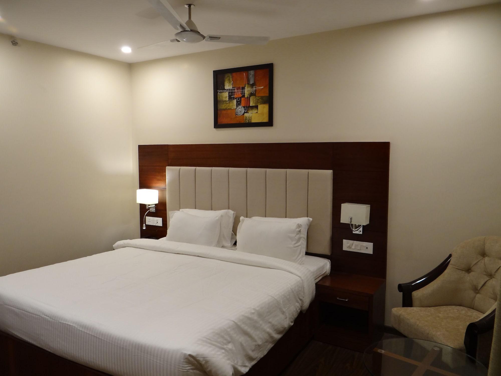 Hotel Tridev Varanasi Exterior foto