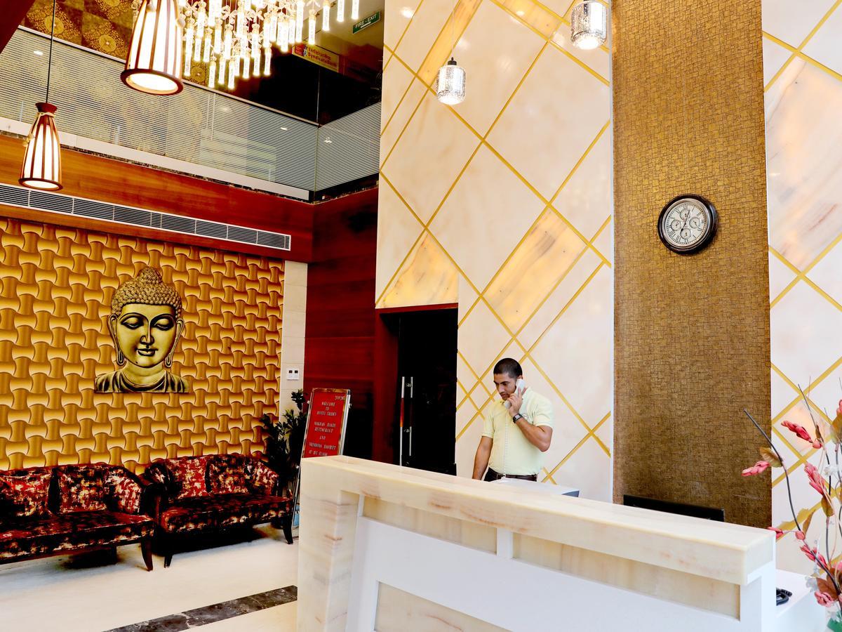 Hotel Tridev Varanasi Exterior foto